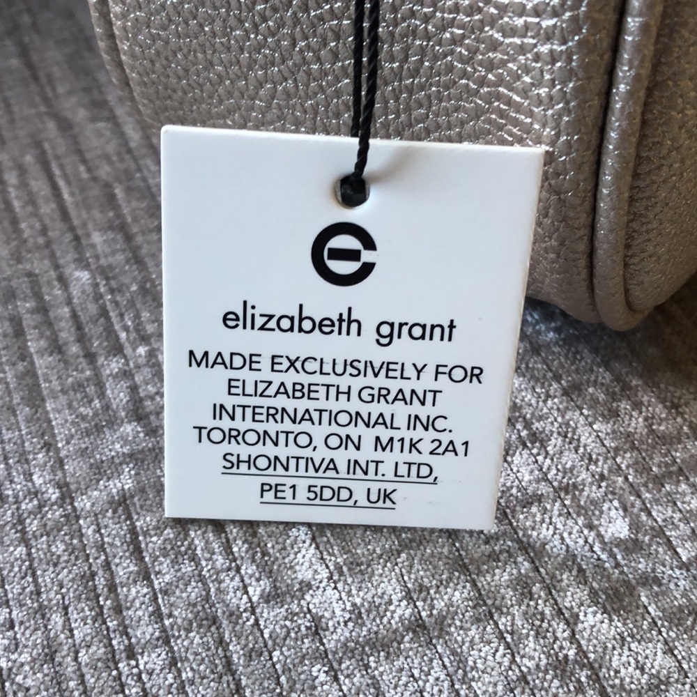 Elizabeth Grant Metallic Crossbody Bag in Gold - Picture 7 of 10